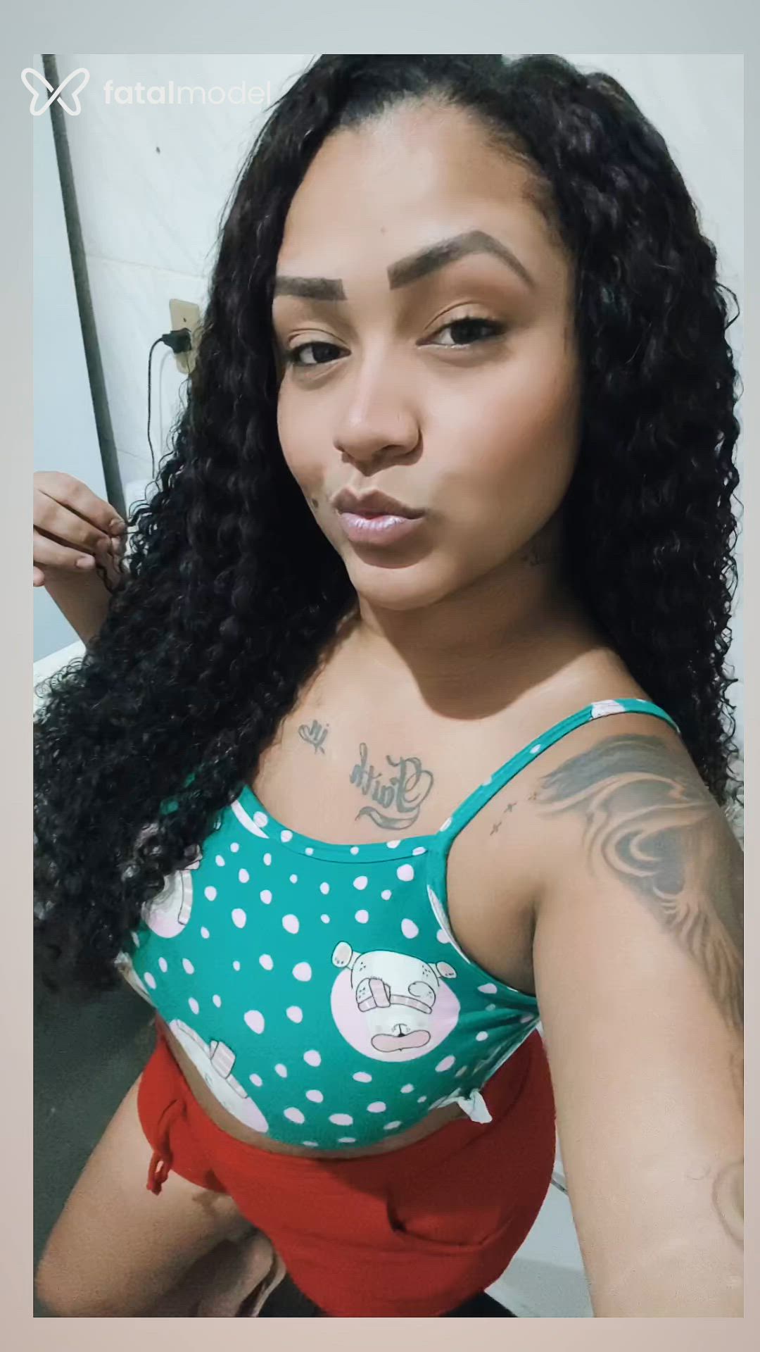 Acompanhante mulher morena (o) de olhos pretos - Suellen Araújo Acompanhante mulher morena (o) de olhos pretos - Suellen Araújo