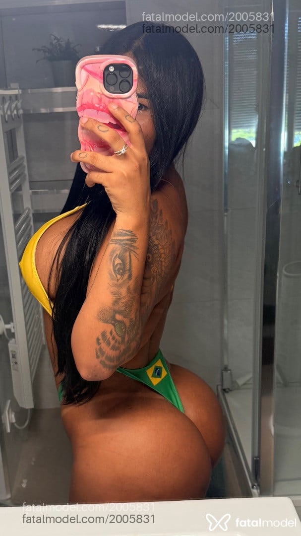 Acompanhante mulher morena (o) de olhos castanhos - Izabelly