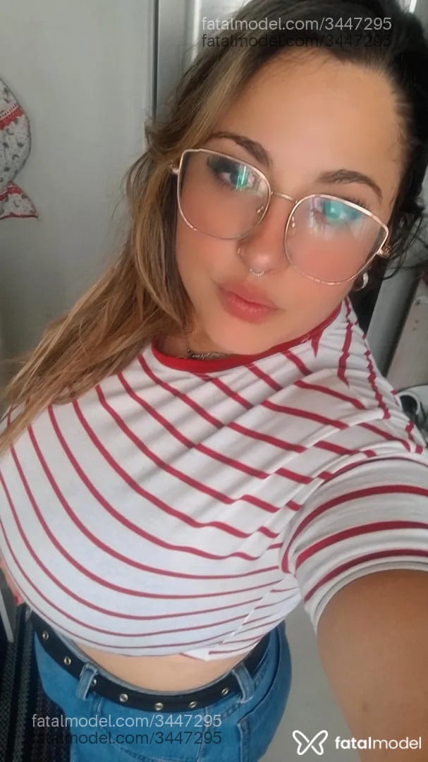 Acompanhante mulher loira (o) de olhos castanhos - Anny Costa