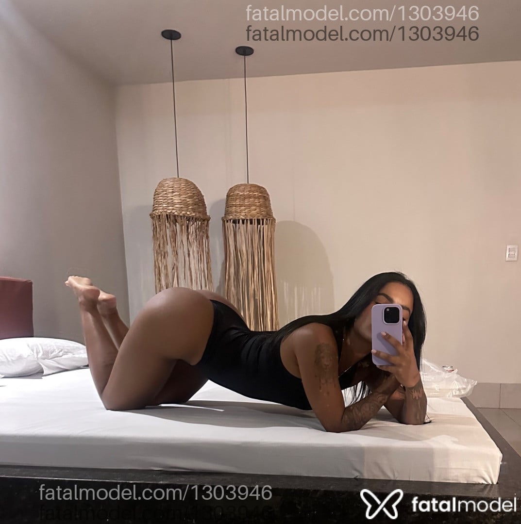 Acompanhante mulher morena (o) de olhos pretos - Mary Dias