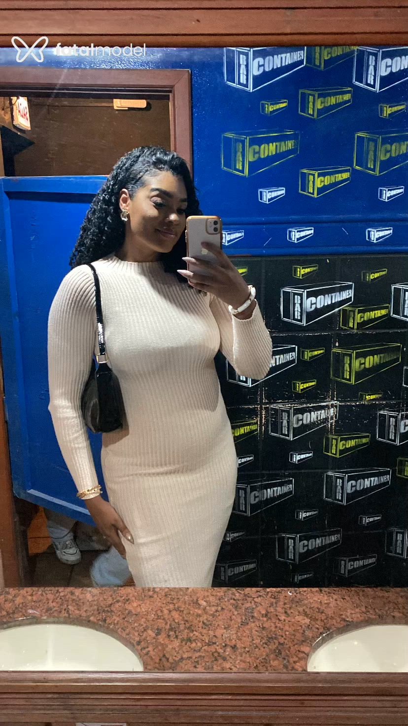 Acompanhante mulher com cabelo castanho de olhos castanhos - Maju Viana
