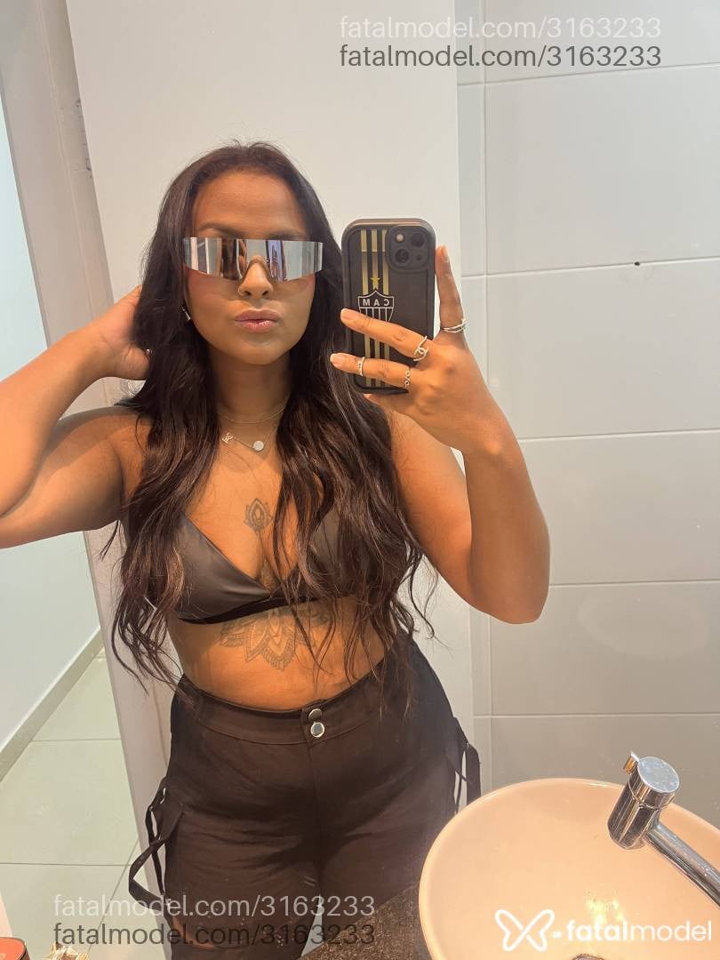 Acompanhante mulher com cabelo castanho de olhos castanhos em Três Pontas - Morena