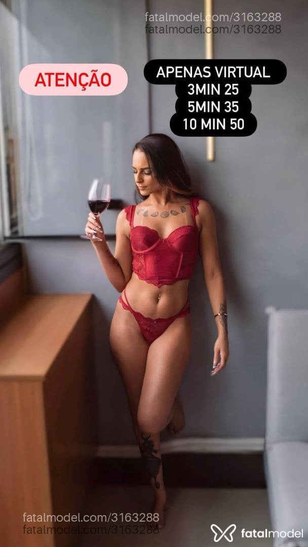 Acompanhante mulher morena (o) de olhos castanhos - Eclipsemuse