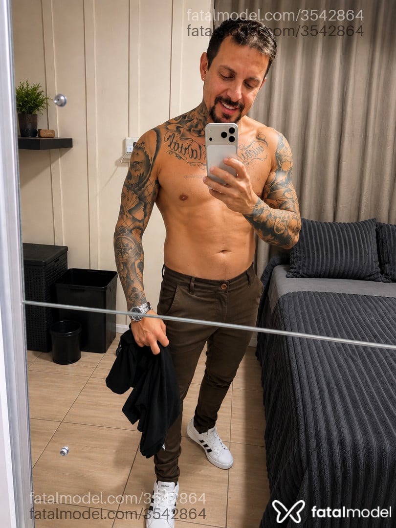 Acompanhante homem com cabelo castanho de olhos mel - Rogerior