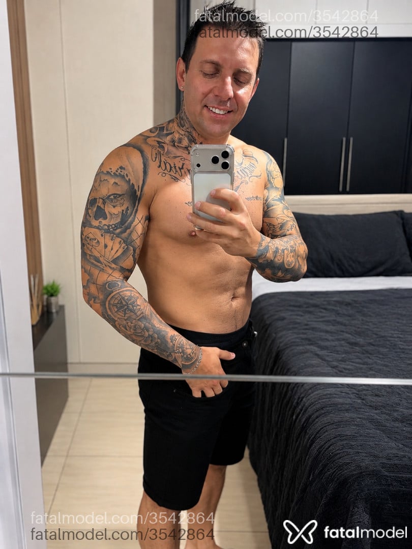 Acompanhante homem com cabelo castanho de olhos mel - Rogerior