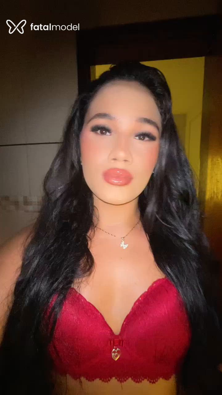Acompanhante mulher trans morena (o) de olhos pretos - Paloma