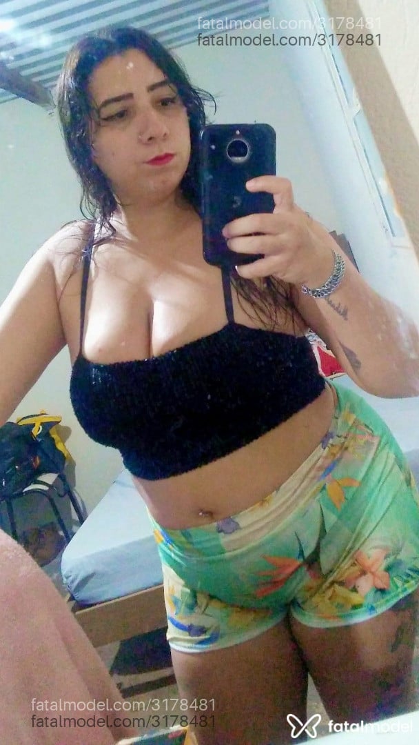 Acompanhante mulher morena (o) de olhos pretos - Thalia
