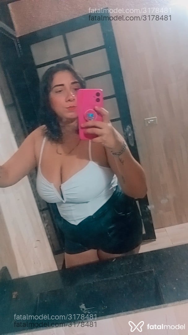 Acompanhante mulher morena (o) de olhos pretos - Thalia