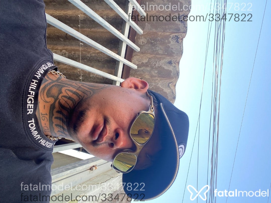 Acompanhante homem com cabelo castanho de olhos castanhos - Lucas