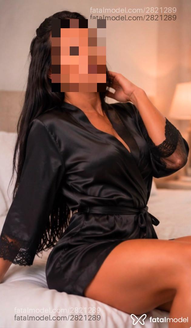 Acompanhante mulher morena (o) de olhos pretos - Bella Martins