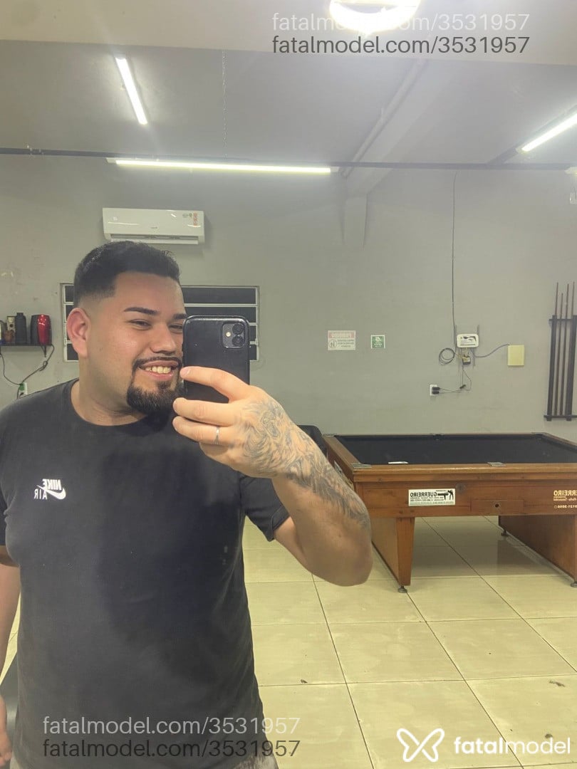 Acompanhante homem com cabelo castanho de olhos castanhos - Gordinhooo Acompanhante homem com cabelo castanho de olhos castanhos - Gordinhooo