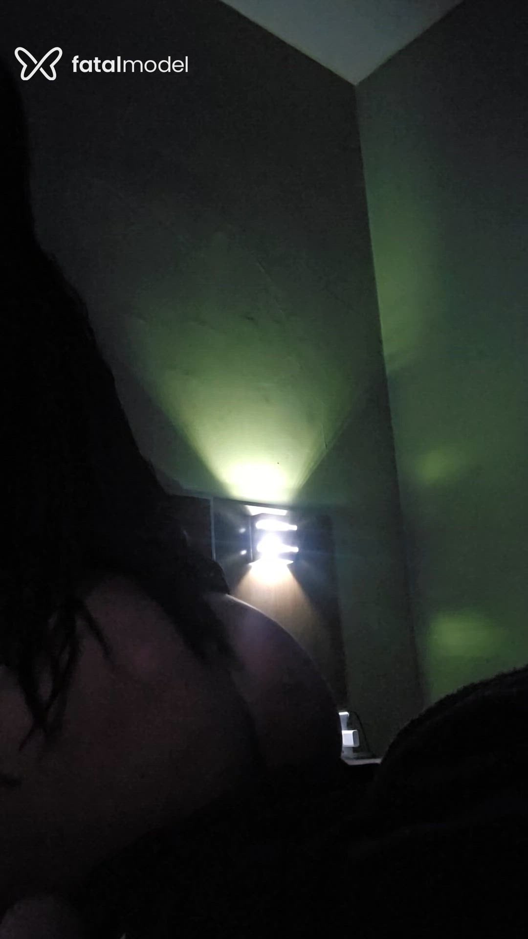 Acompanhante mulher com cabelo castanho de olhos castanhos - Louise Queiroz