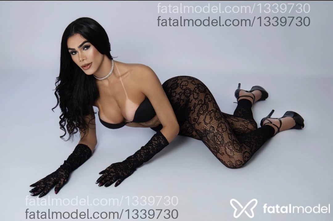Acompanhante mulher trans morena (o) de olhos castanhos - Emily Chelsie
