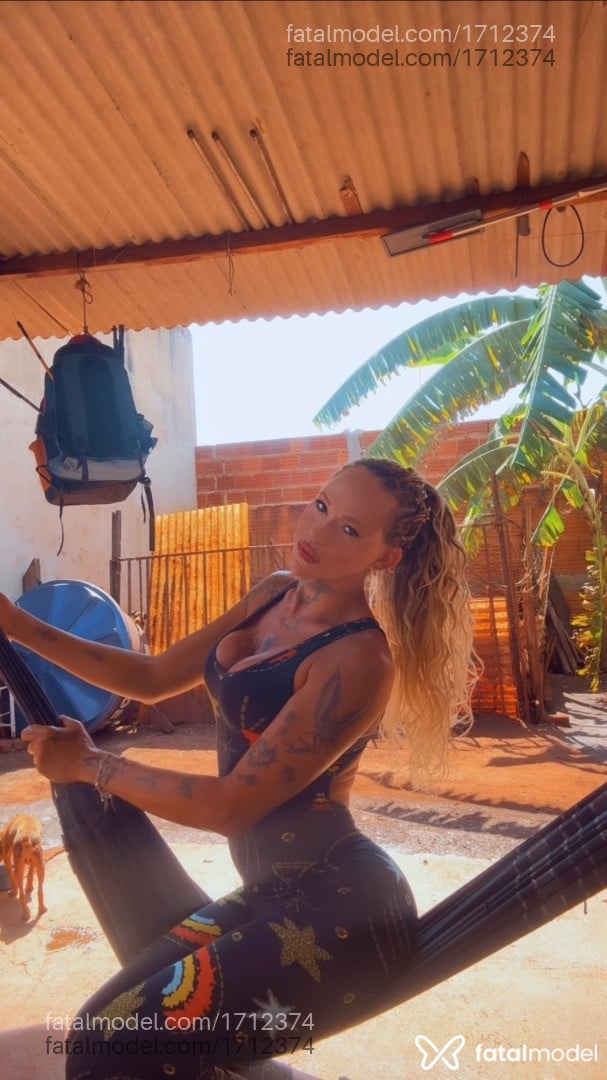 Acompanhante mulher trans ruiva (o) de olhos castanhos - Lala Lisa