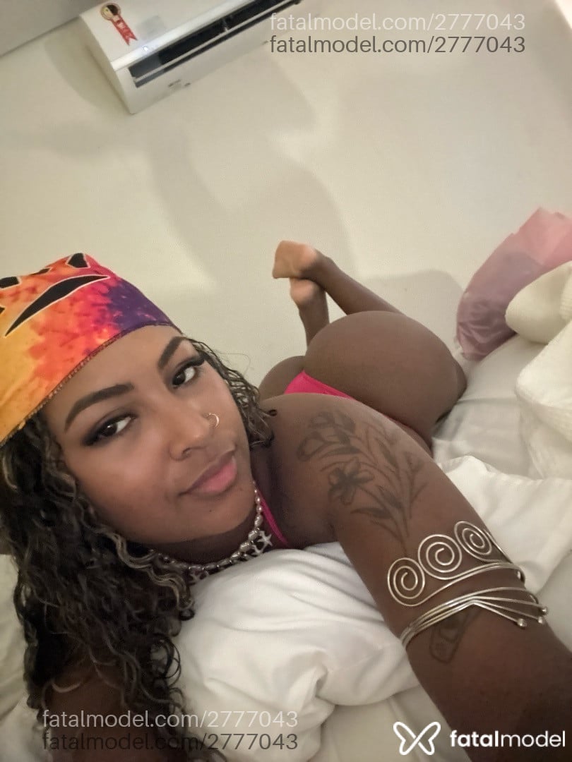 Acompanhante mulher com cabelo castanho de olhos cinza - Duds Acompanhante mulher com cabelo castanho de olhos cinza - Duds