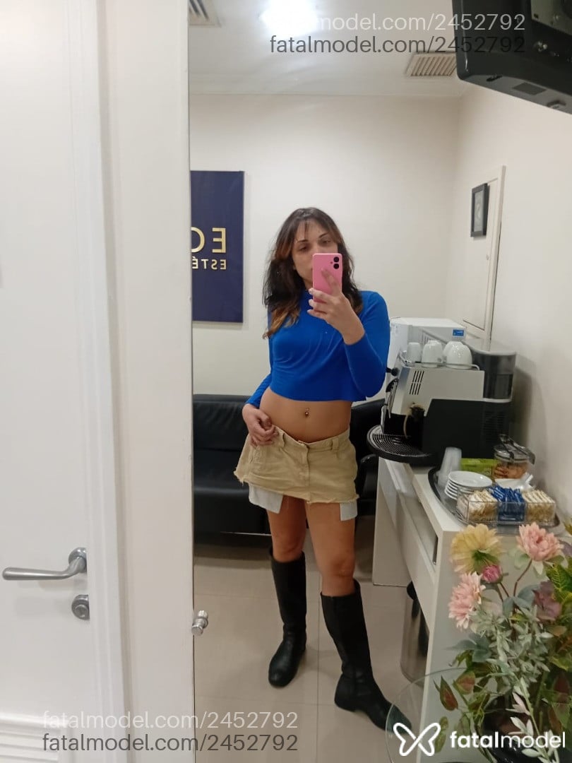 Acompanhante mulher trans com cabelo castanho de olhos mel - Psicóloga Aninha Acompanhante mulher trans com cabelo castanho de olhos mel - Psicóloga Aninha