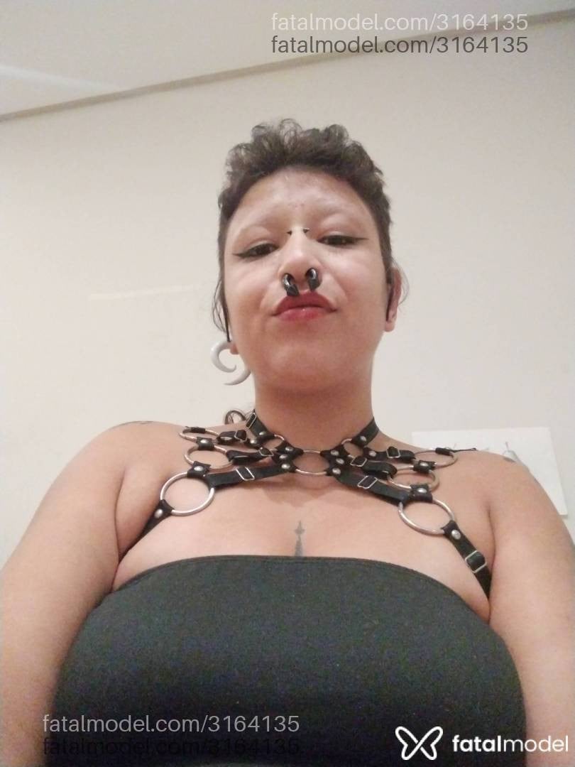 Acompanhante mulher com cabelo castanho de olhos castanhos em São Paulo - Lua Moonshine