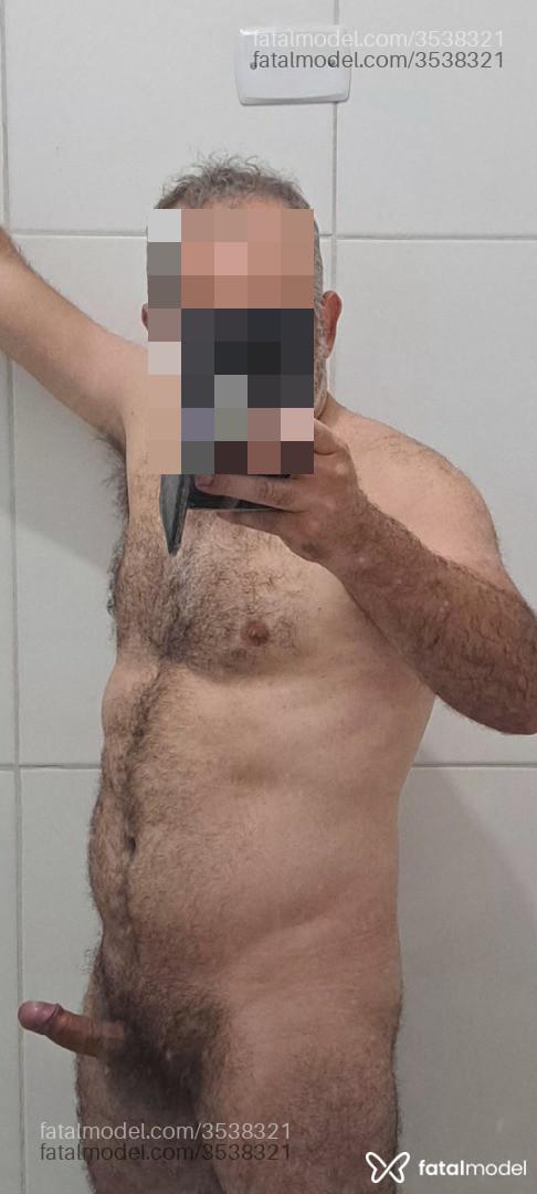 Acompanhante homem com cabelo grisalho de olhos mel - Professor Acompanhante homem com cabelo grisalho de olhos mel - Professor