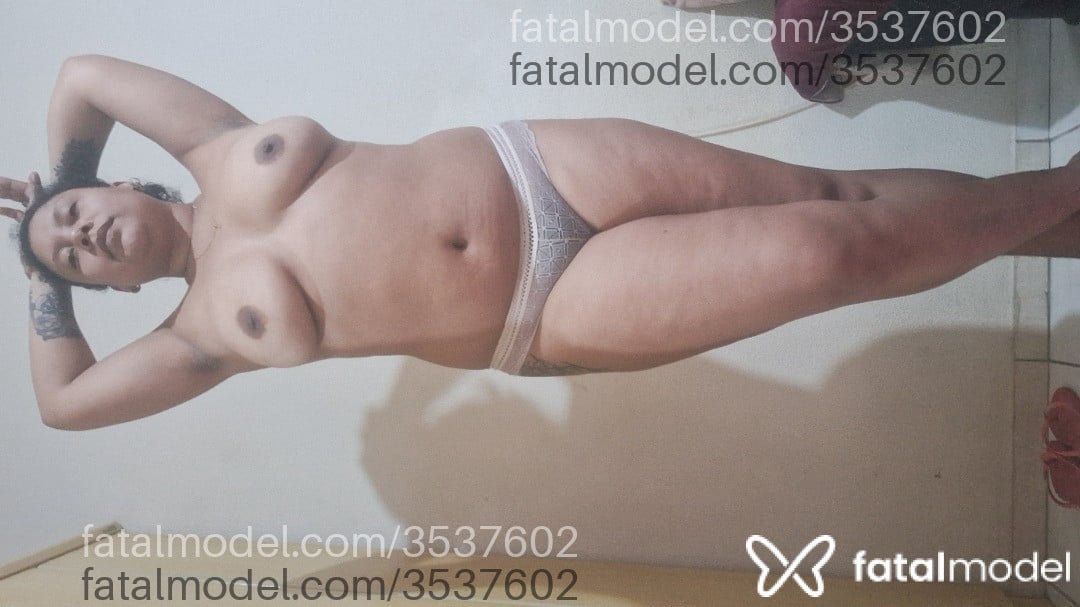 Acompanhante mulher morena (o) de olhos pretos - Anna Sweet