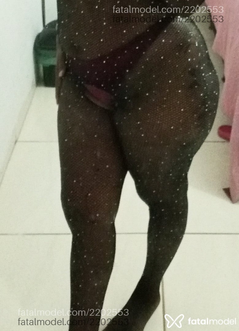 Acompanhante mulher morena (o) de olhos pretos - Gabriella Acompanhante mulher morena (o) de olhos pretos - Gabriella