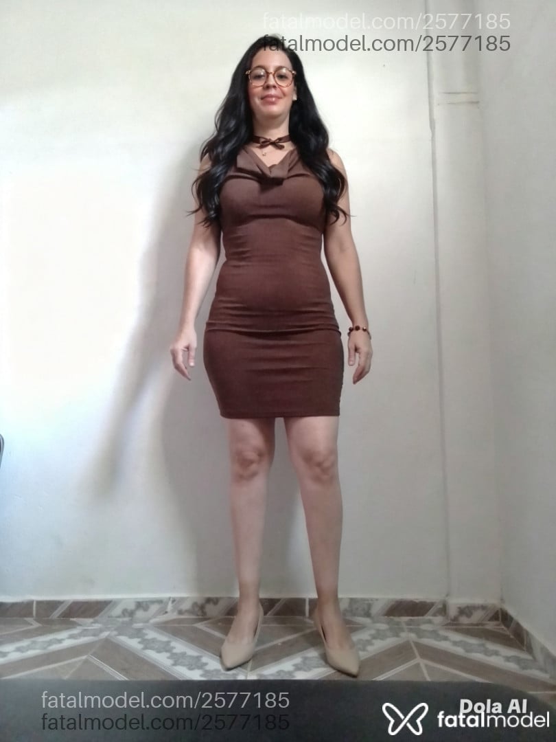 Acompanhante mulher com cabelo castanho de olhos castanhos - Lívia Rosê