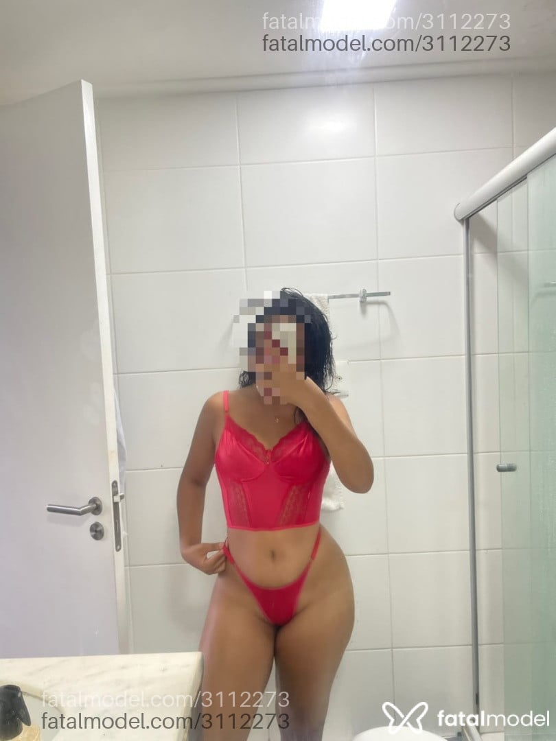 Acompanhante mulher morena (o) de olhos castanhos - Cristal