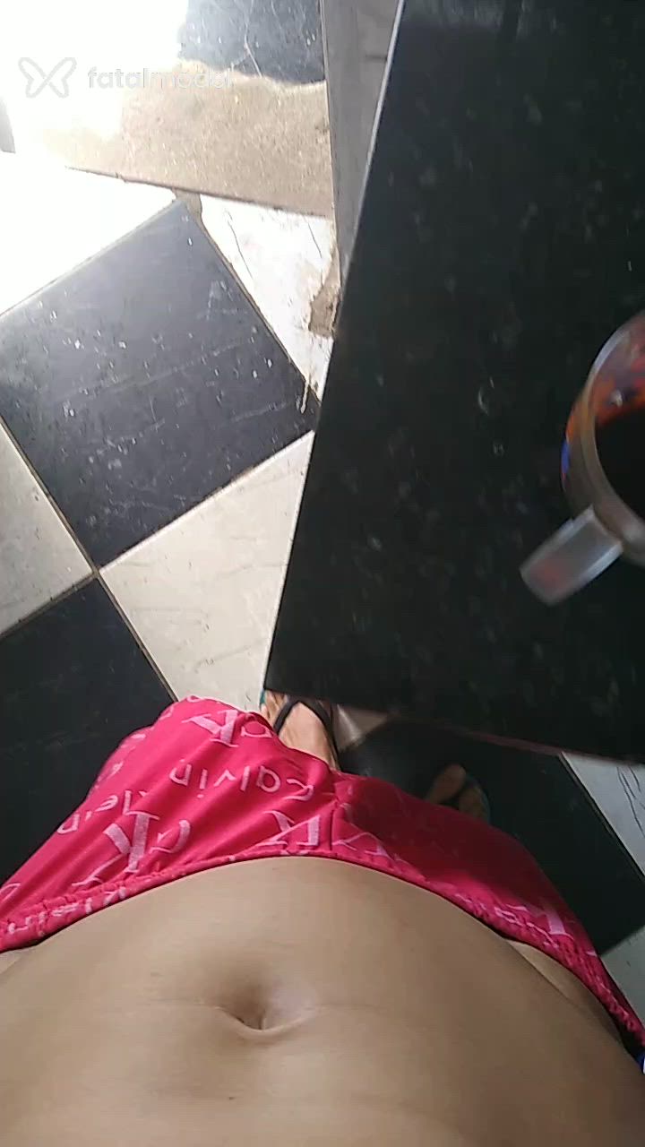 Acompanhante homem com cabelo castanho de olhos castanhos - Marmiteiro