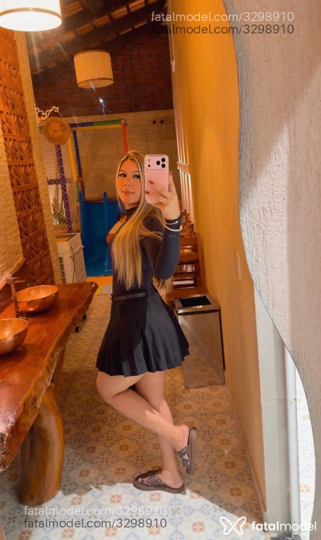 Acompanhante mulher loira (o) de olhos castanhos - Isadora Alves