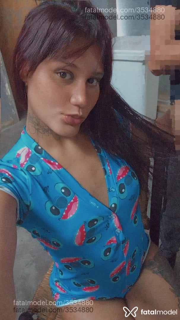 Acompanhante mulher trans ruiva (o) de olhos castanhos - Hadassa