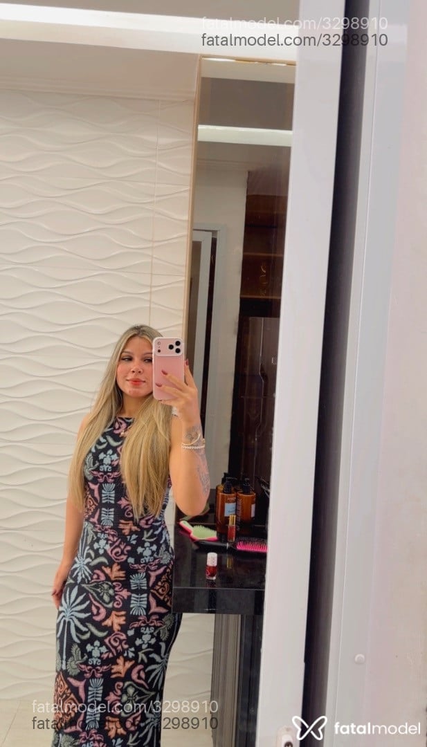 Acompanhante mulher loira (o) de olhos castanhos - Isadora Alves