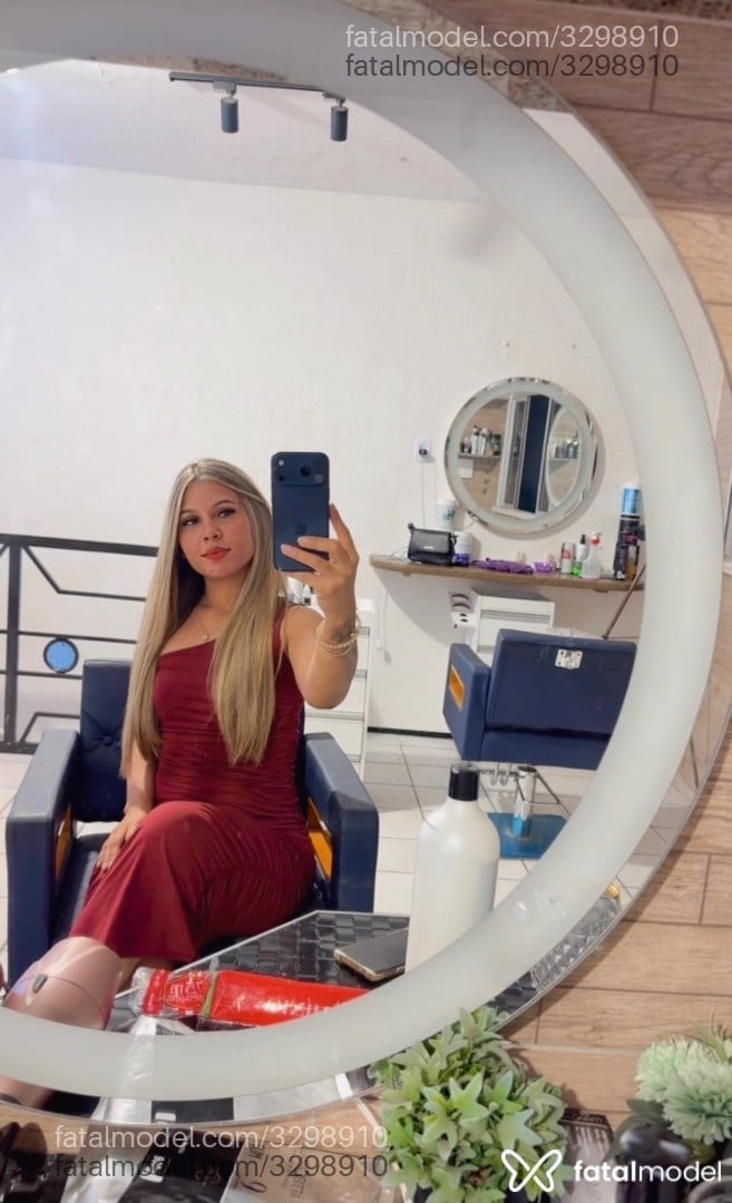 Acompanhante mulher loira (o) de olhos castanhos - Isadora Alves