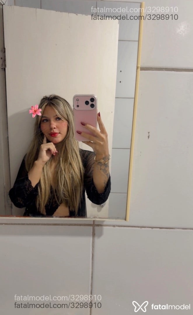 Acompanhante mulher loira (o) de olhos castanhos - Isadora Alves