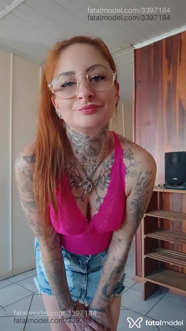 Acompanhante mulher com cabelo castanho de olhos castanhos - Denise