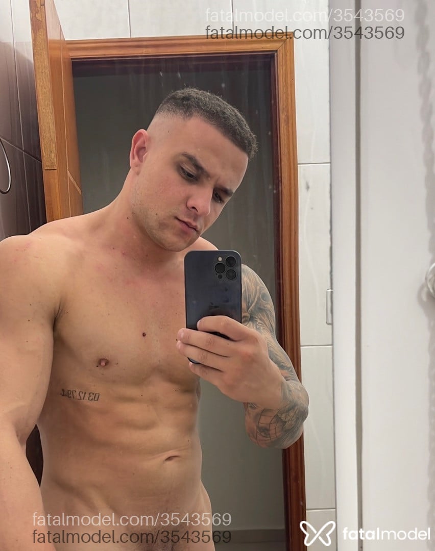 Acompanhante homem com cabelo castanho de olhos castanhos - Fernando Buarque