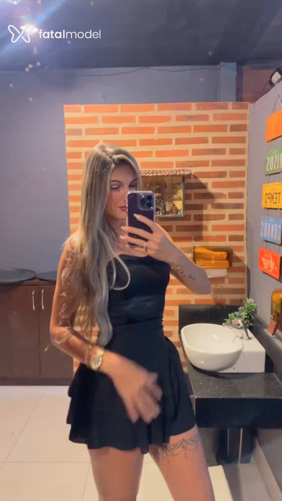 Acompanhante mulher trans loira (o) de olhos pretos - Poliane