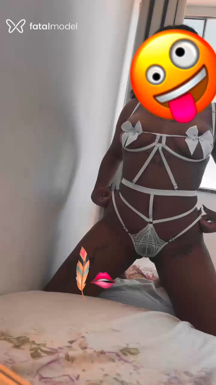 Acompanhante mulher morena (o) de olhos castanhos em Brusque Acompanhante mulher morena (o) de olhos castanhos em Brusque - Niick
