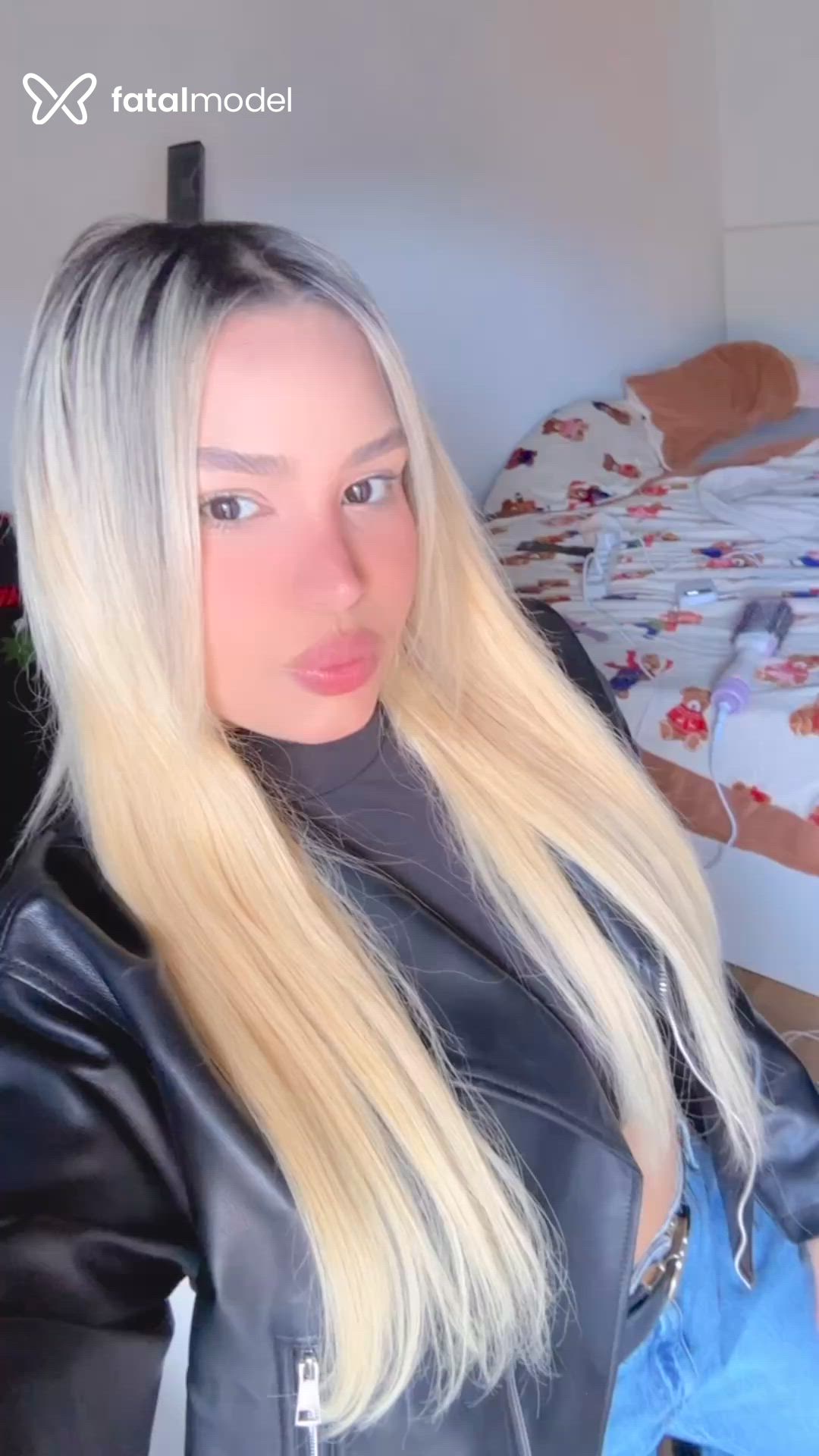 Acompanhante mulher loira (o) de olhos pretos - Aysha Bittencourt