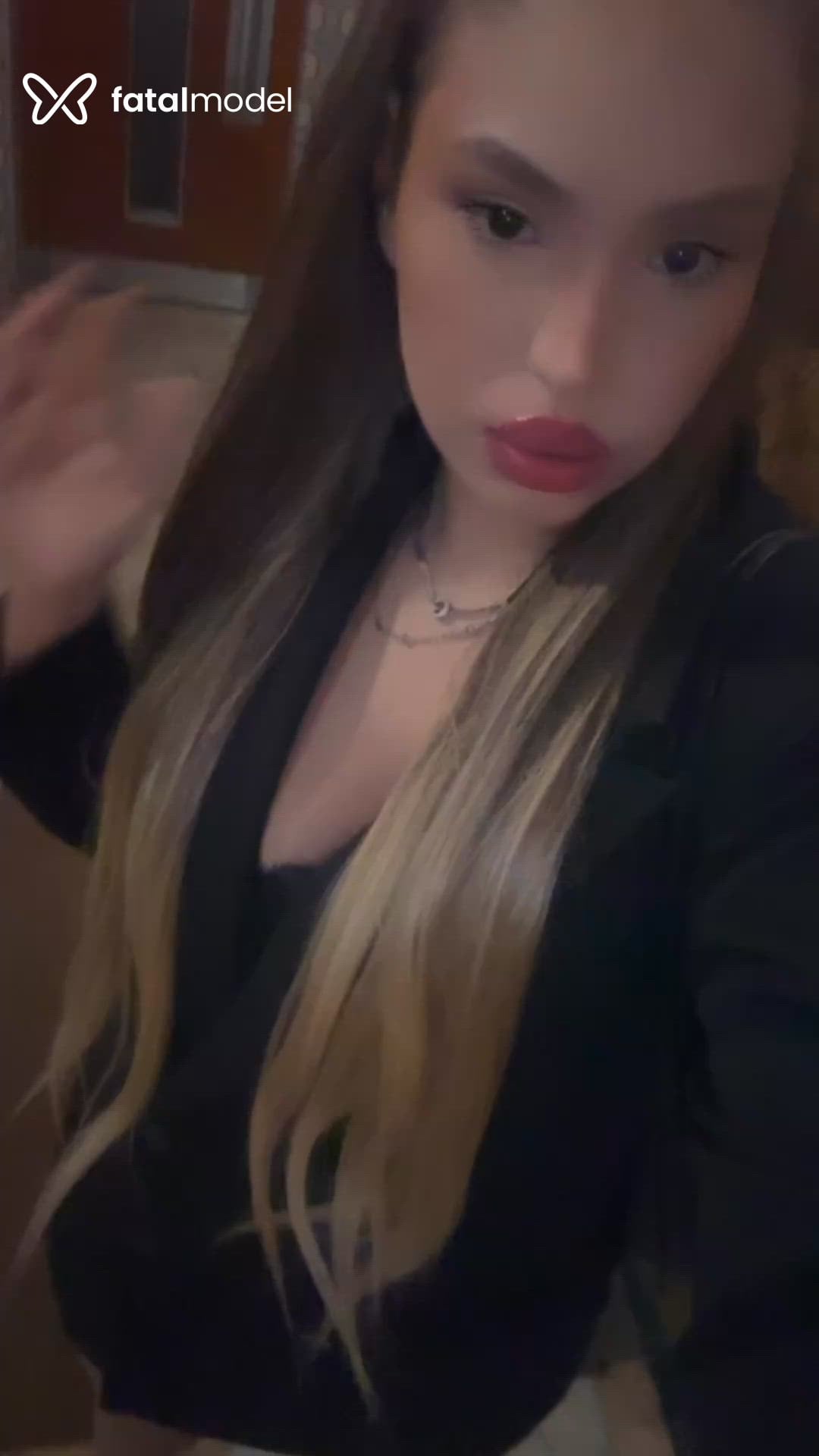Acompanhante mulher loira (o) de olhos pretos - Aysha Bittencourt