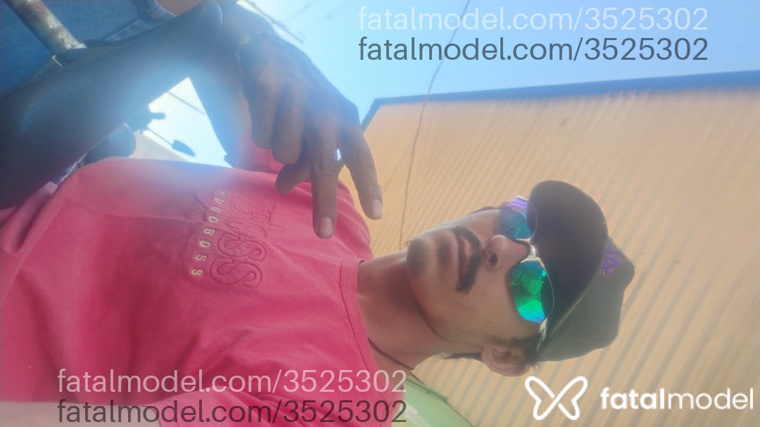 Acompanhante homem morena (o) de olhos castanhos - Matheus