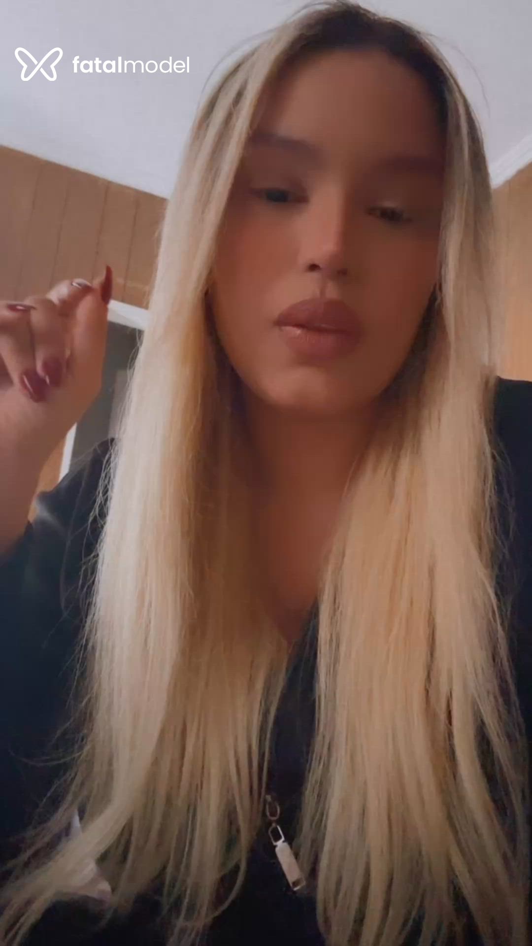 Acompanhante mulher loira (o) de olhos pretos - Aysha Bittencourt