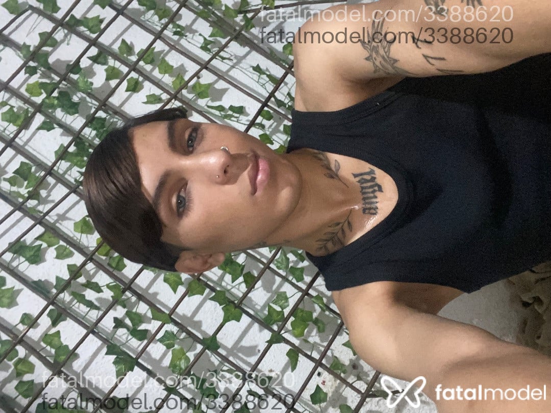 Acompanhante homem com cabelo castanho de olhos azuis - Rubzinhaaa