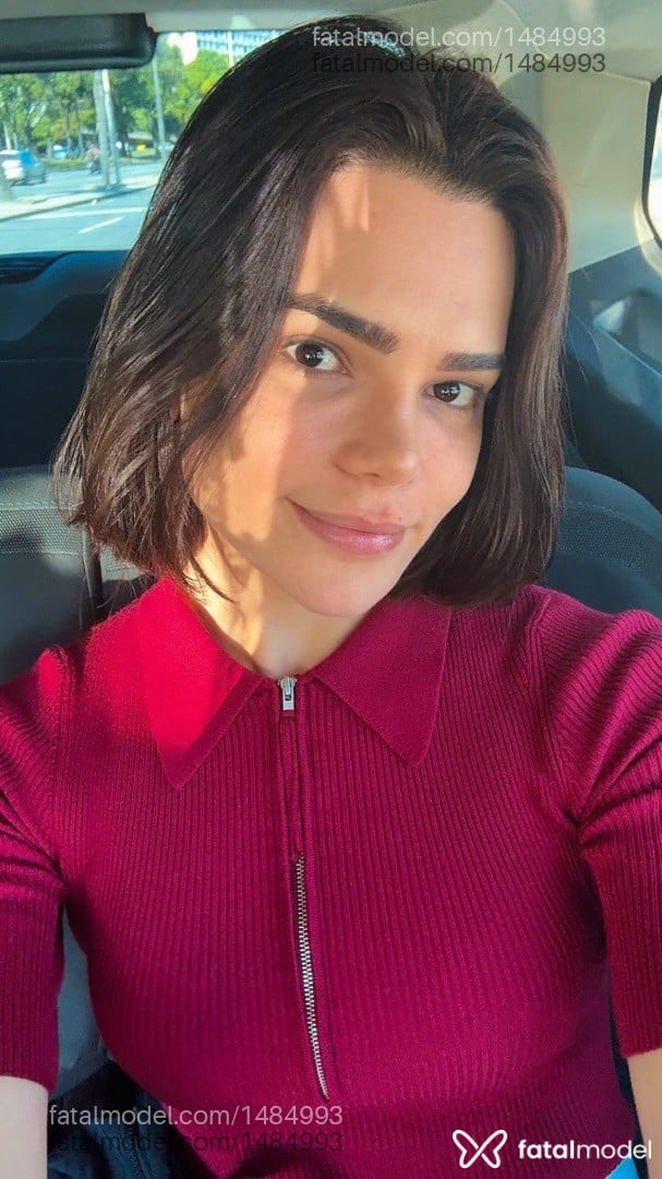 Acompanhante mulher com cabelo castanho de olhos pretos - Laís Albuquerque