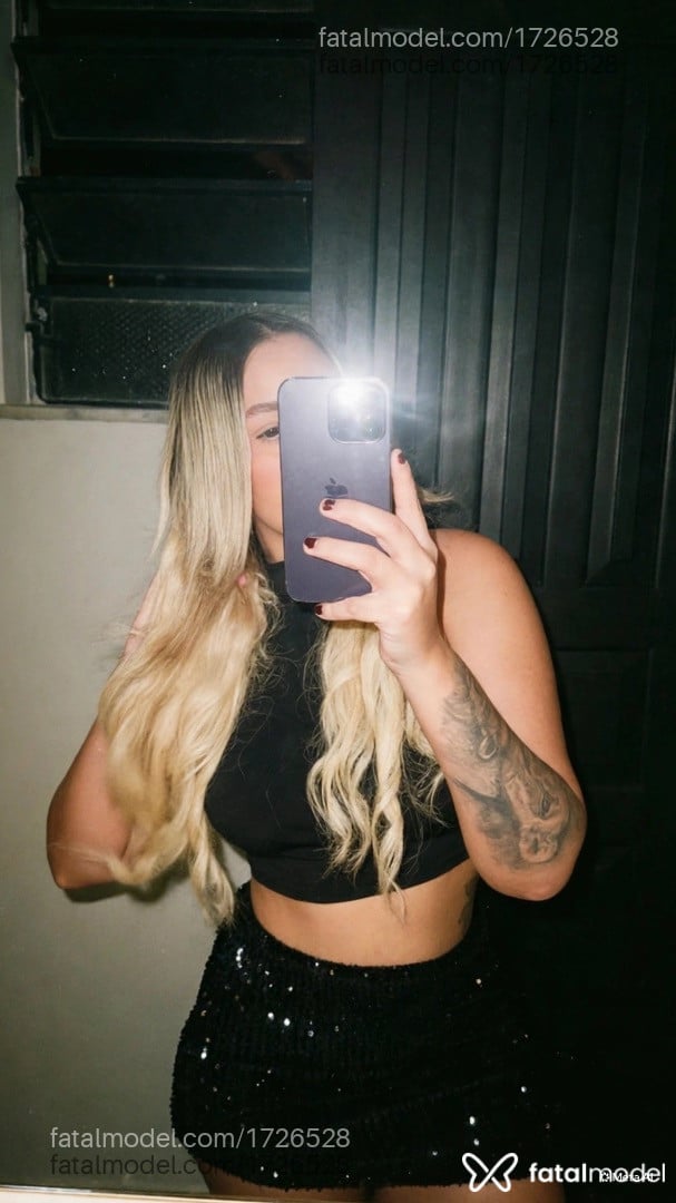 Acompanhante mulher loira (o) de olhos pretos - Aysha Bittencourt