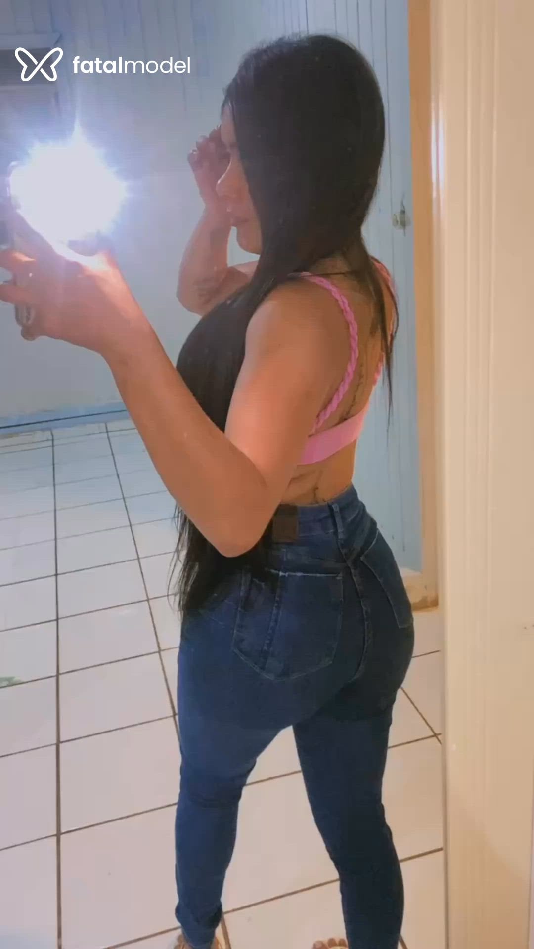Acompanhante mulher com cabelo castanho de olhos castanhos - Maya Acompanhante mulher com cabelo castanho de olhos castanhos - Maya