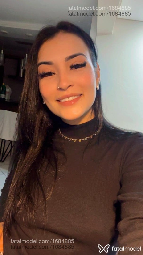 Acompanhante mulher morena (o) de olhos pretos - Mallu Bennett