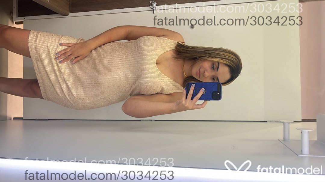 Acompanhante mulher com cabelo castanho de olhos castanhos - Mia Mayers Acompanhante mulher com cabelo castanho de olhos castanhos - Mia Mayers