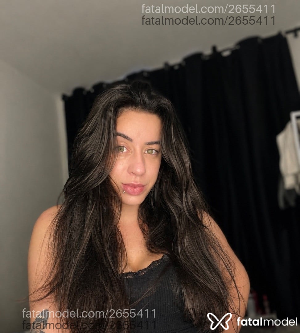 Acompanhante mulher com cabelo castanho de olhos verdes - Viivi Acompanhante mulher com cabelo castanho de olhos verdes - Viivi