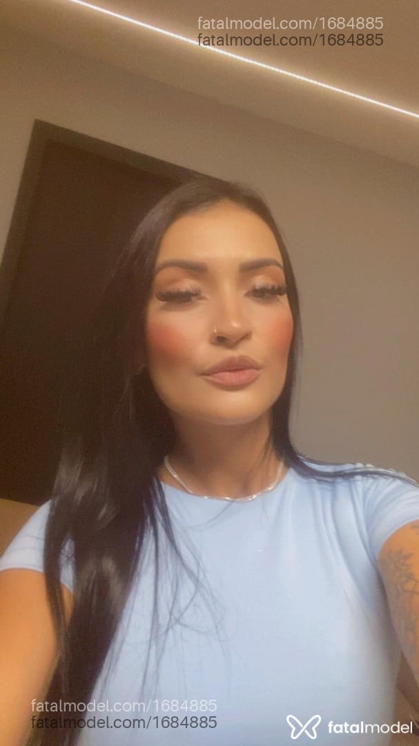Acompanhante mulher morena (o) de olhos pretos - Mallu Bennett