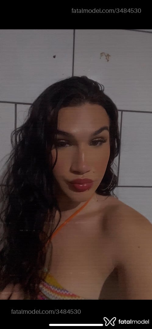 Acompanhante mulher trans com cabelo castanho de olhos castanhos - Thamyzinha