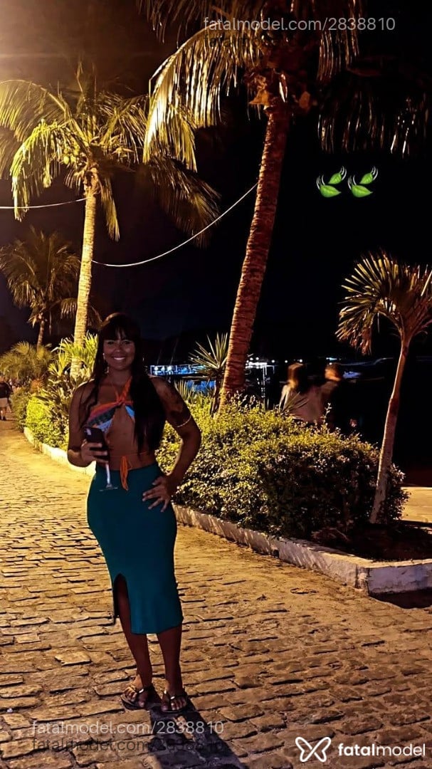 Acompanhante mulher morena (o) de olhos castanhos - Mirella